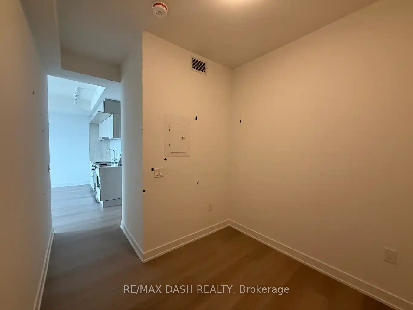 448 Burnhamthorpe Road W 5604 Property Photo 10