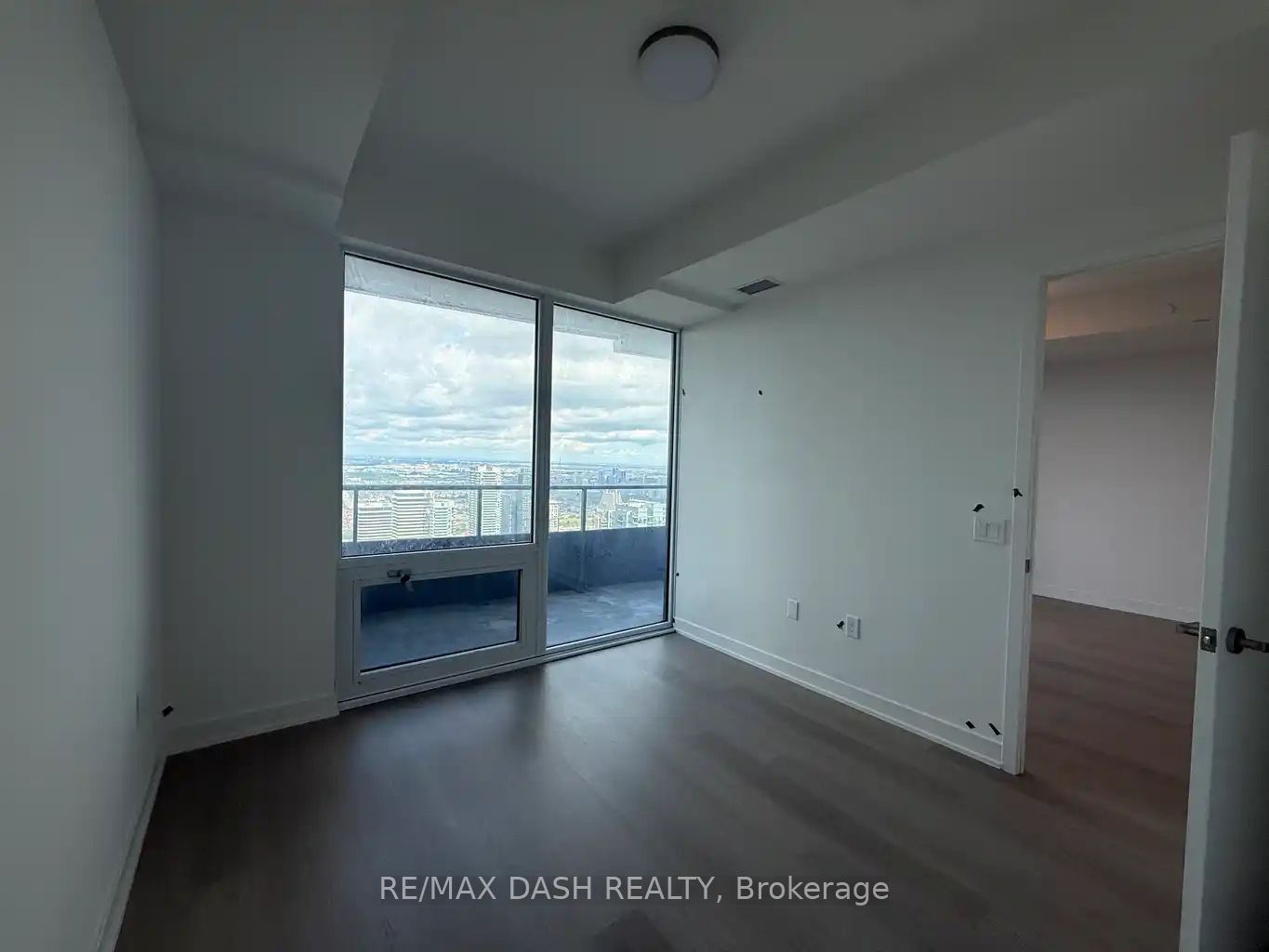 448 Burnhamthorpe Road W 5604 Property Photo 11