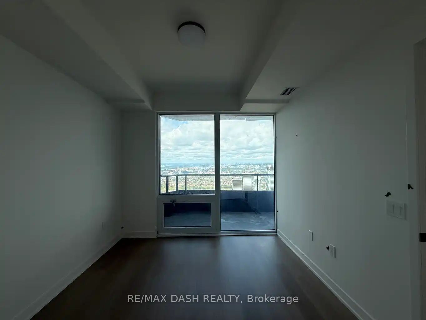 448 Burnhamthorpe Road W 5604 Property Photo 12