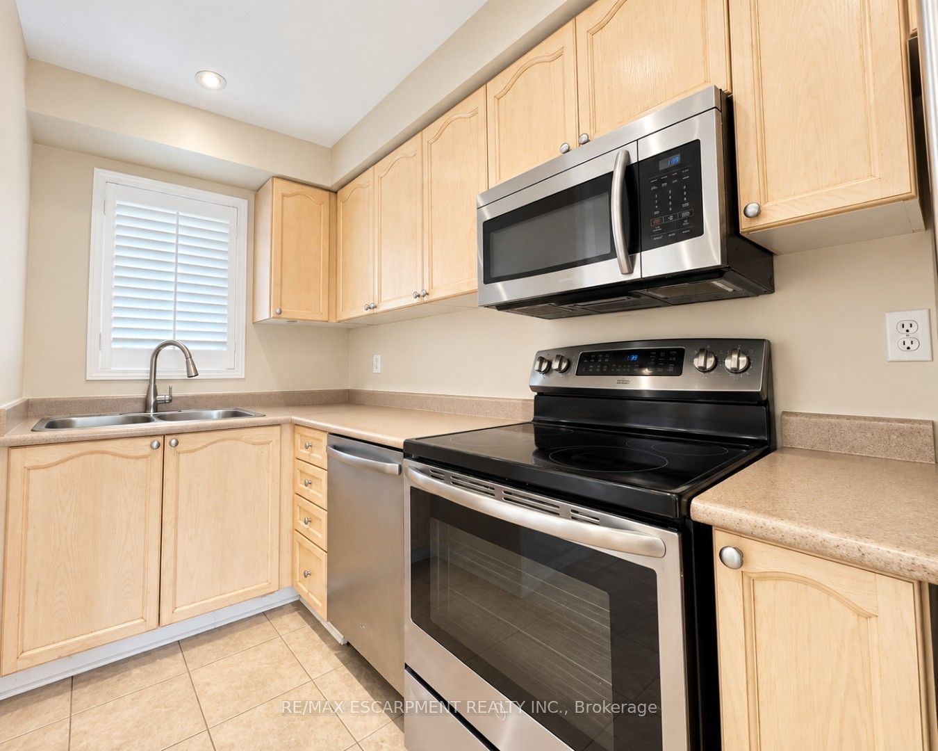 6143 Snowy Owl Crescent Property Photo 12