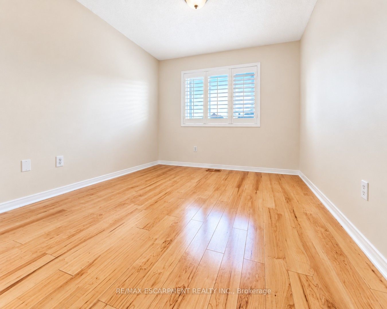 6143 Snowy Owl Crescent Property Photo 20