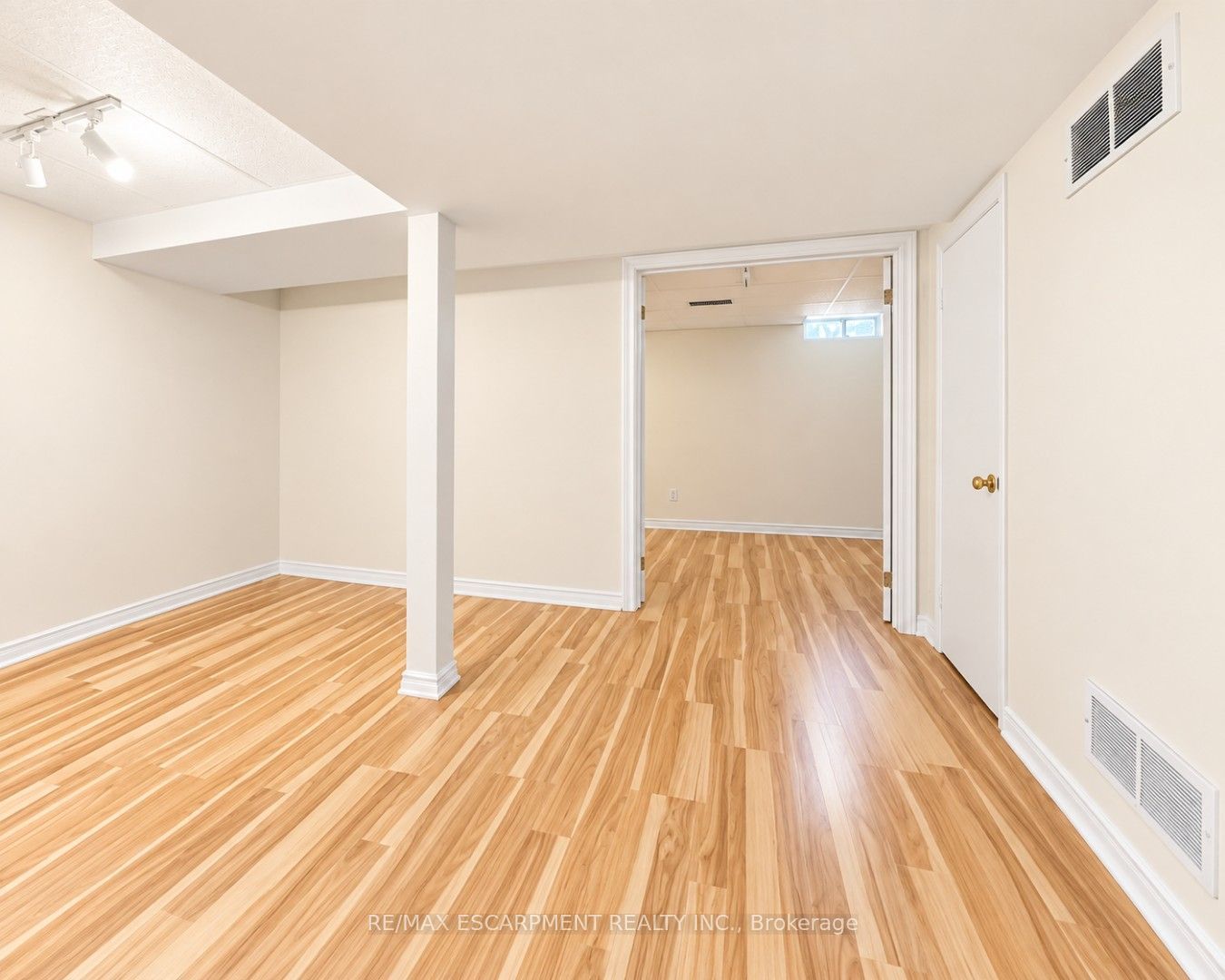 6143 Snowy Owl Crescent Property Photo 28