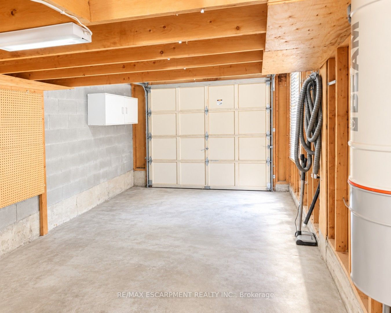 6143 Snowy Owl Crescent Property Photo 32