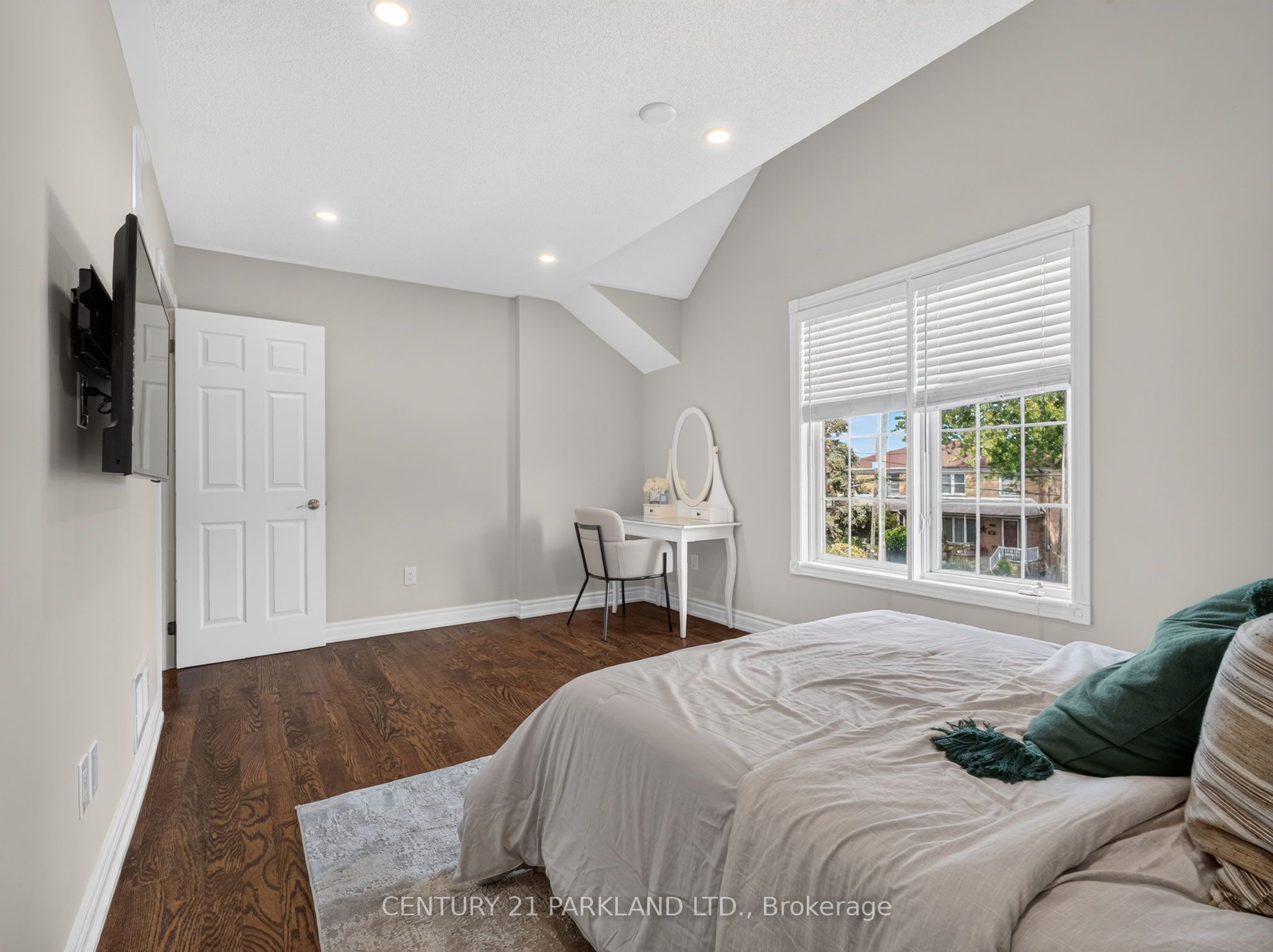 228 Rosemount Avenue Property Photo 19