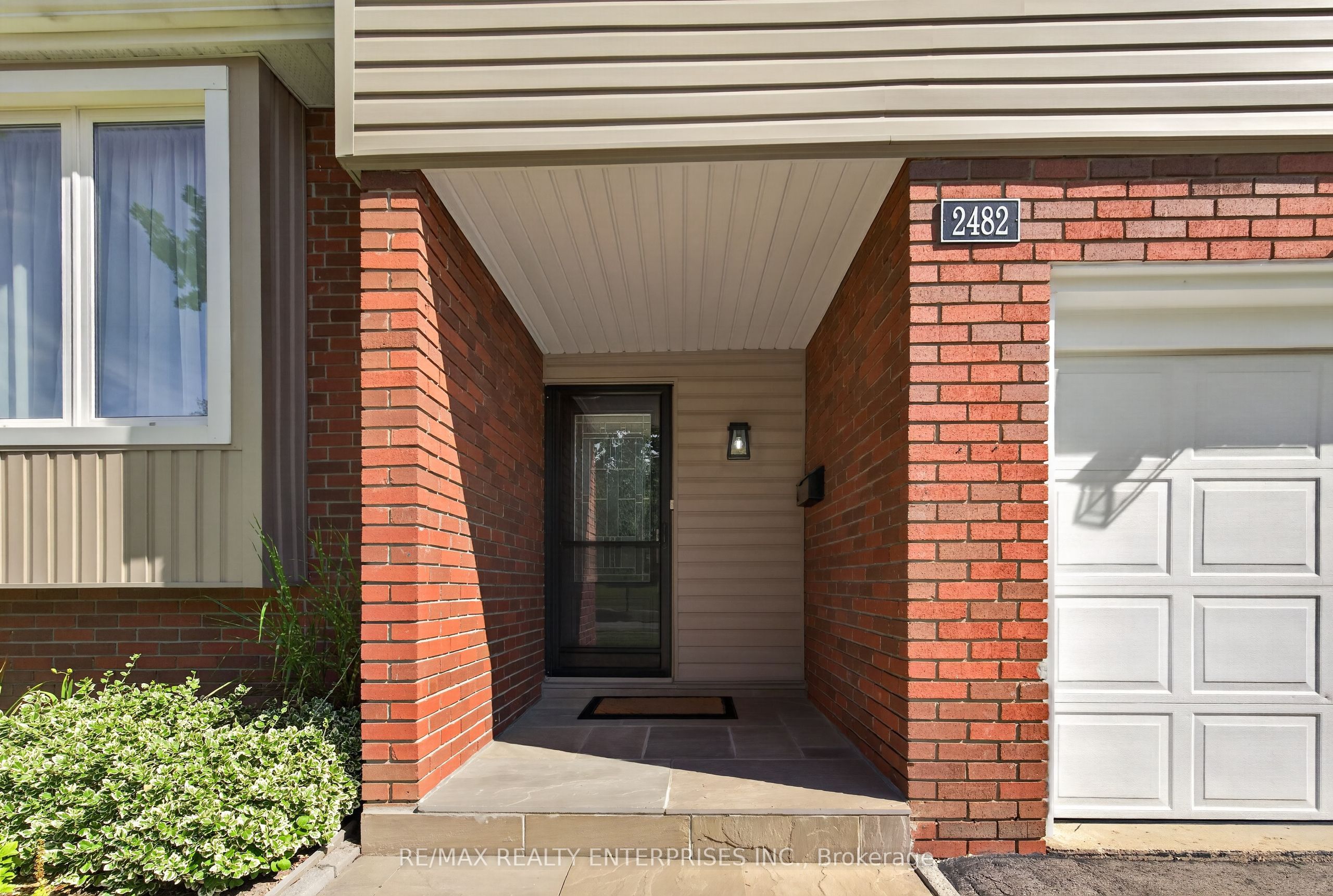 2482 Windjammer Road E Property Photo 3