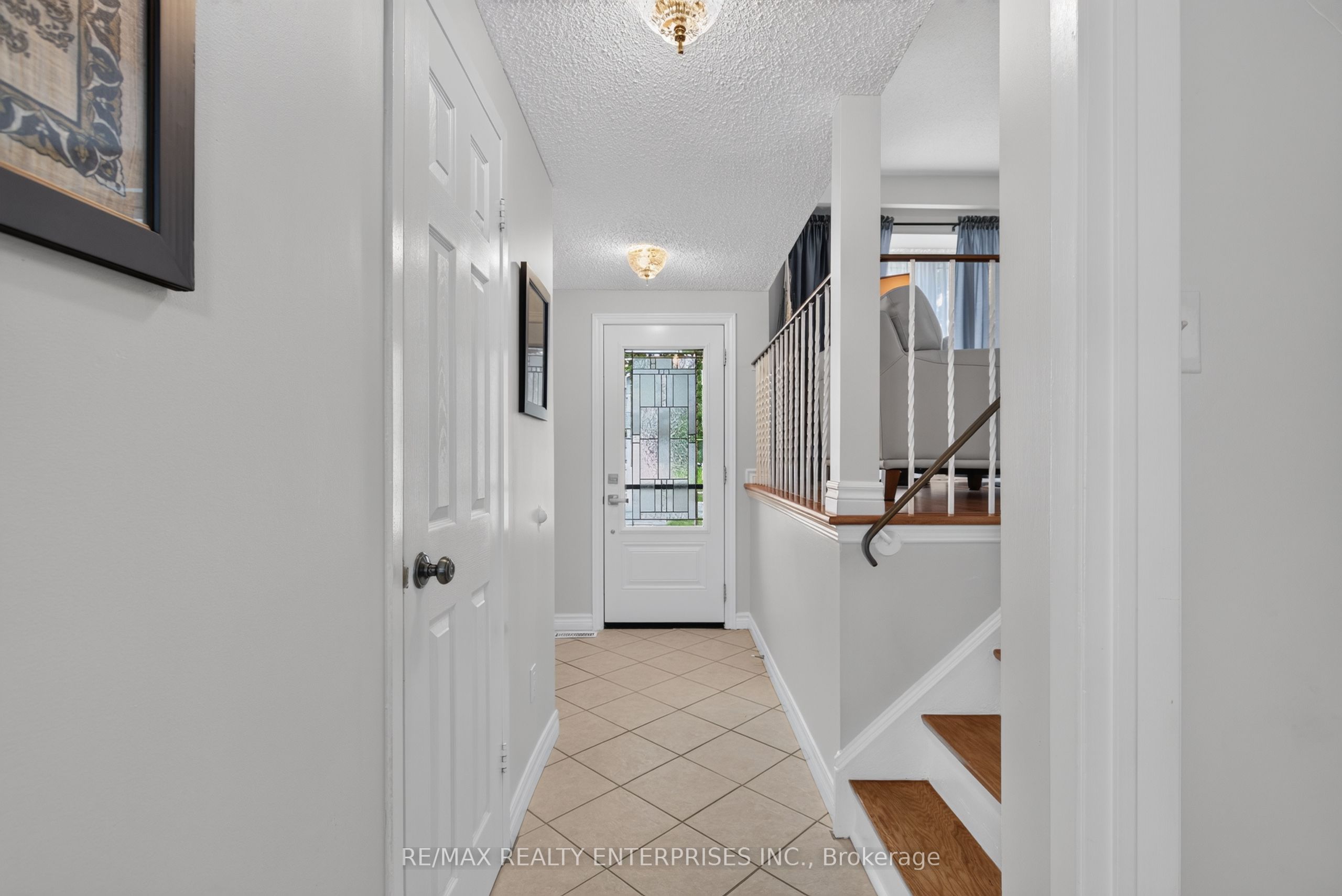 2482 Windjammer Road E Property Photo 6