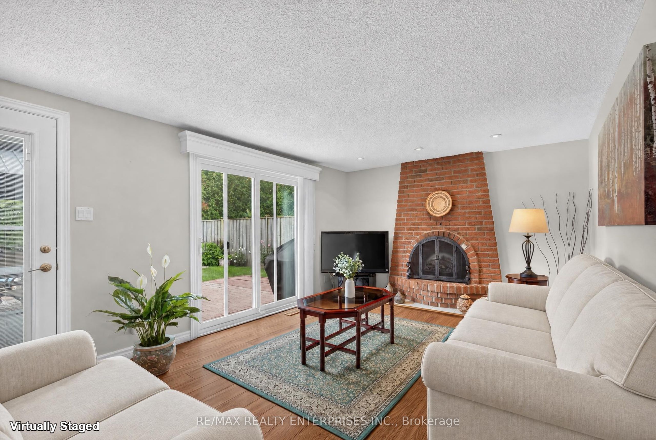 2482 Windjammer Road E Property Photo 8
