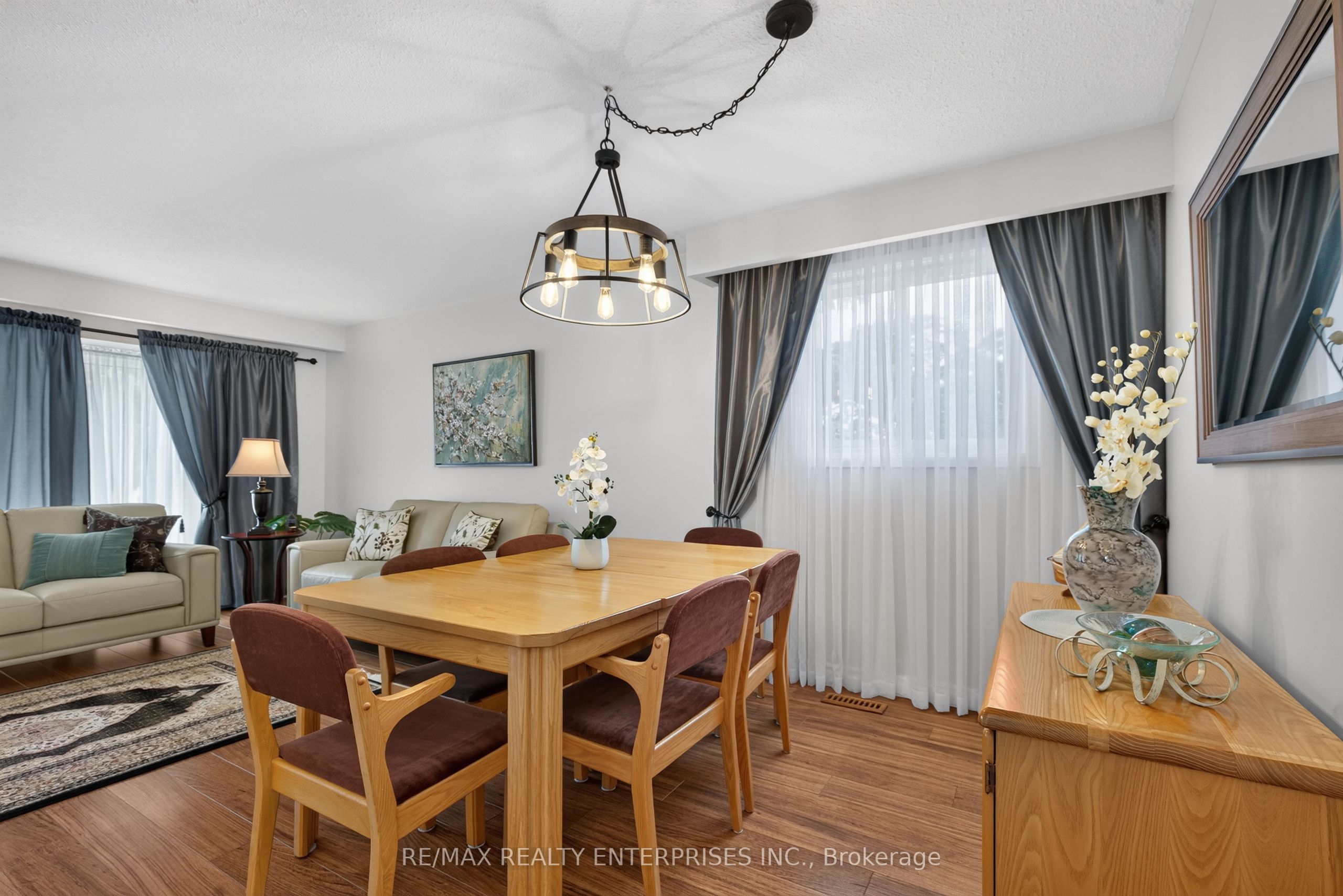 2482 Windjammer Road E Property Photo 15