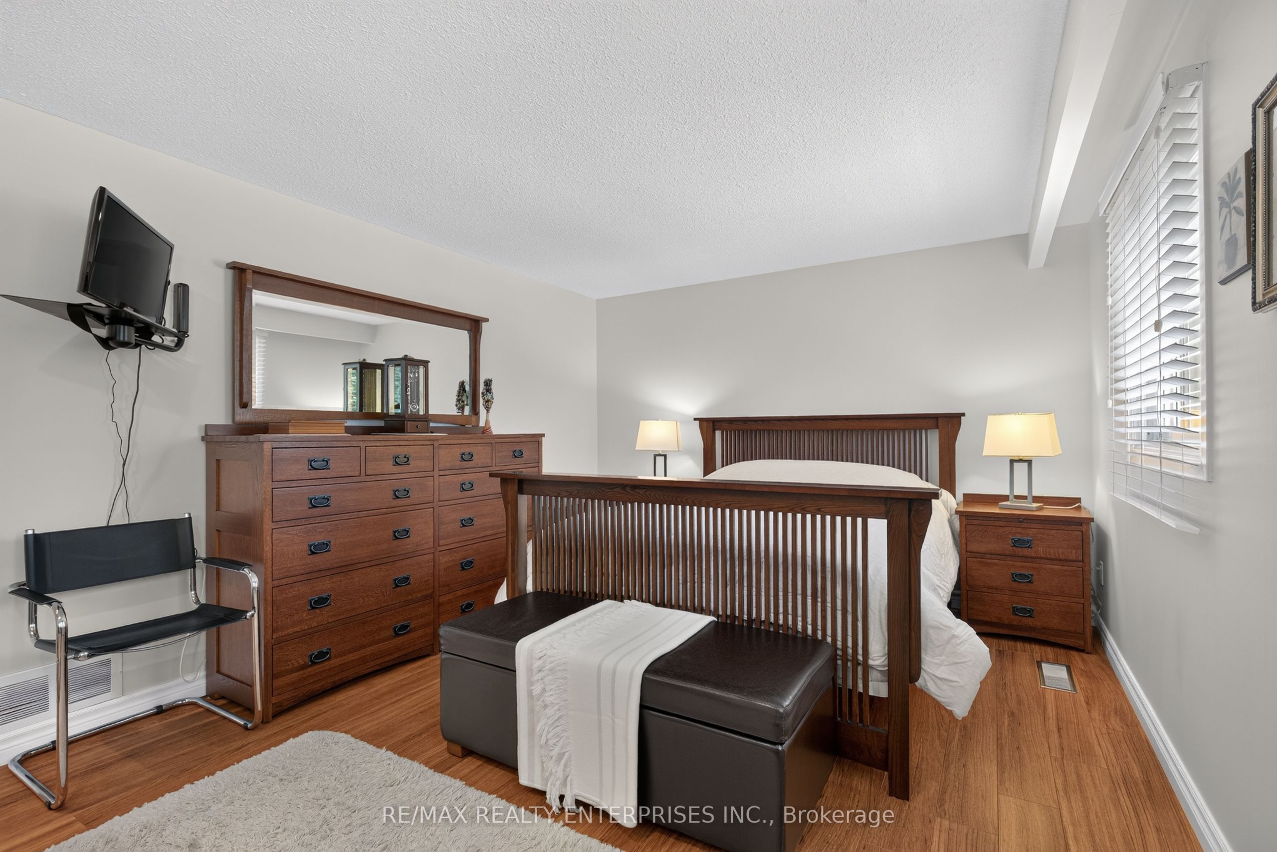 2482 Windjammer Road E Property Photo 24