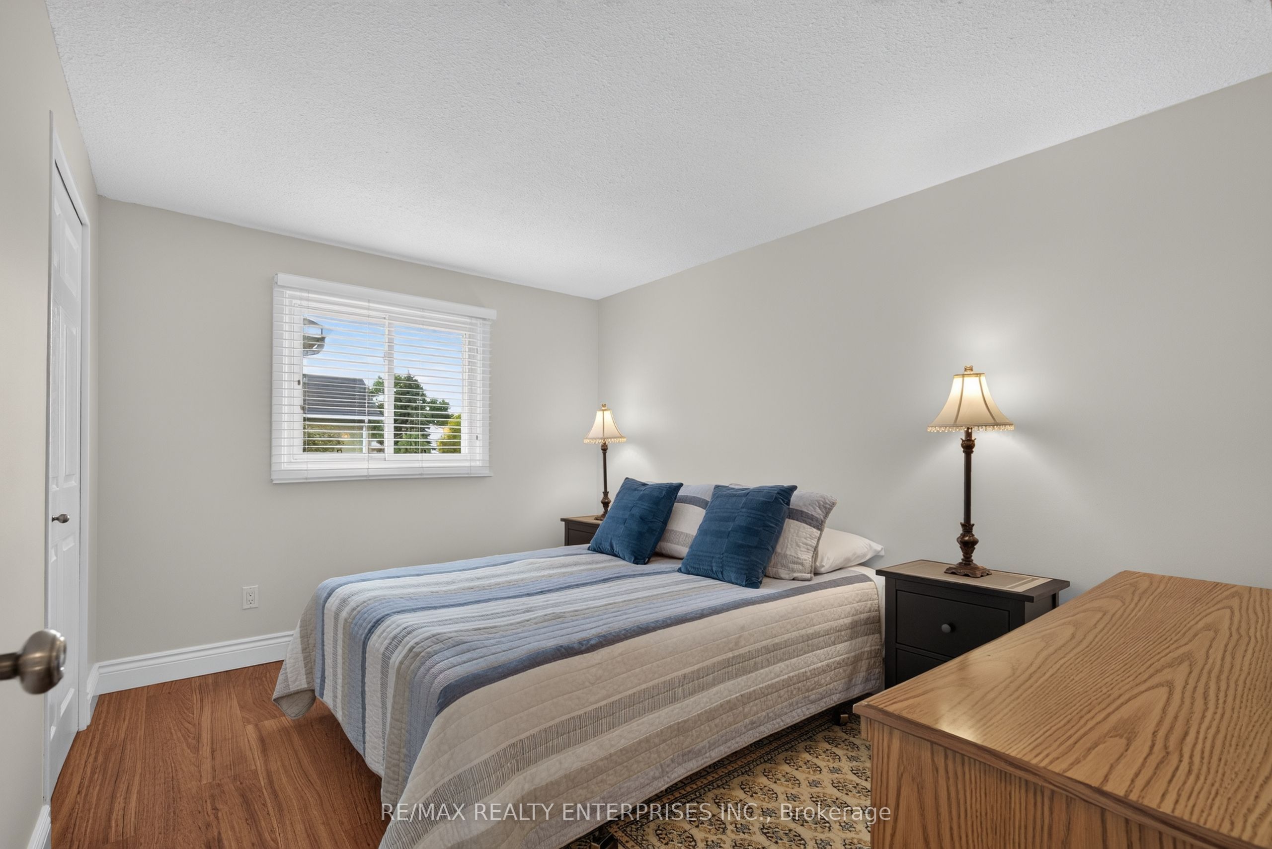 2482 Windjammer Road E Property Photo 30