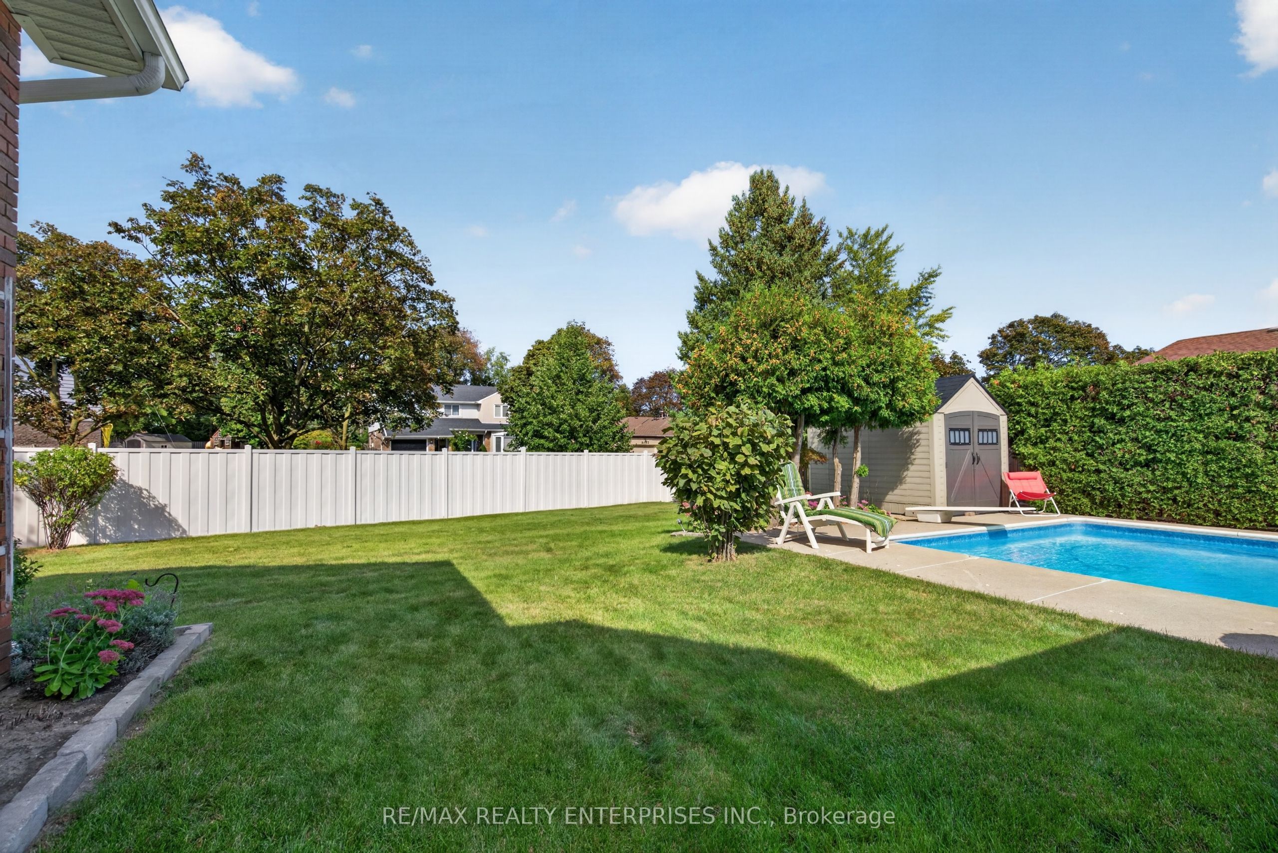 2482 Windjammer Road E Property Photo 43