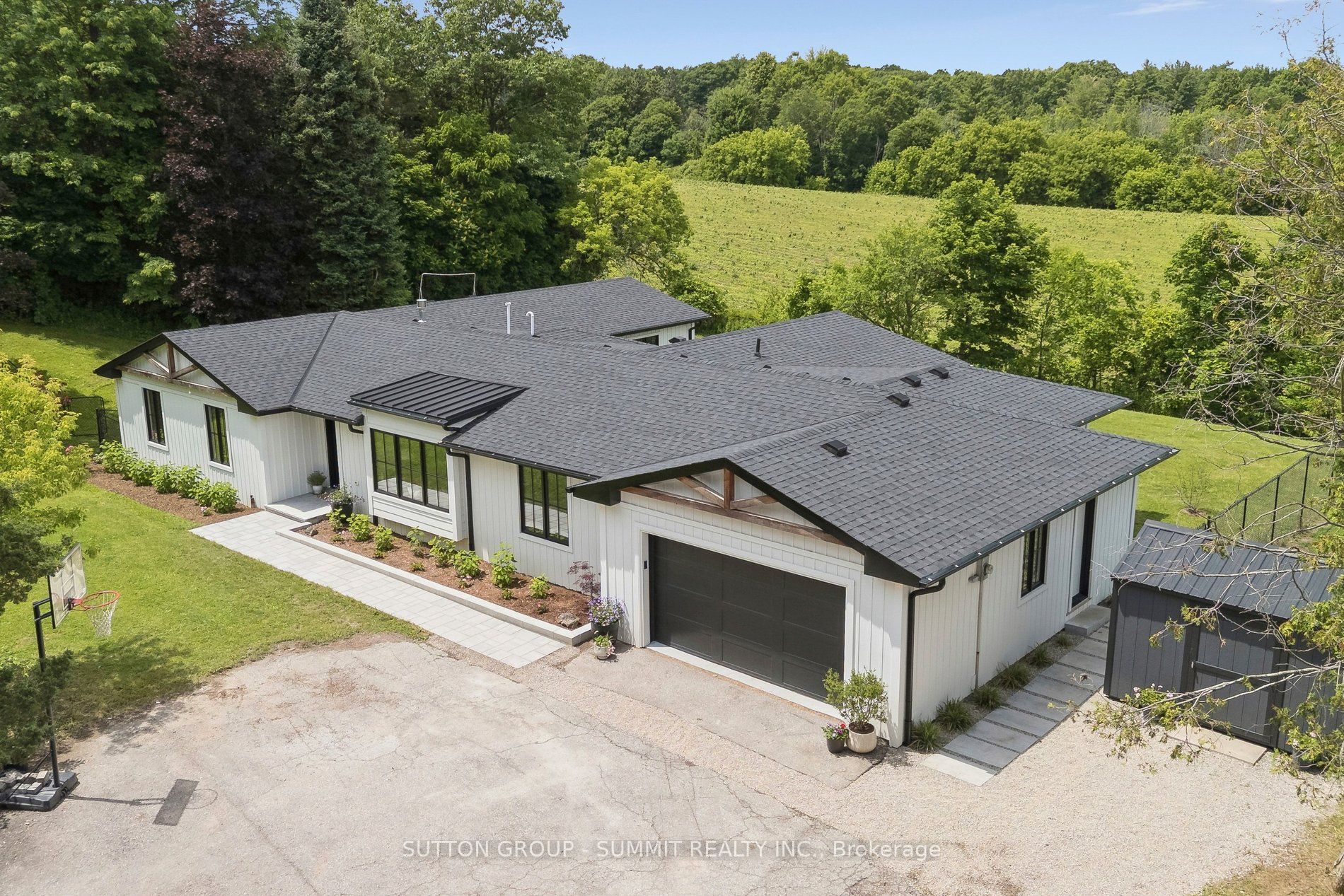 1315 Britannia Road Property Photo 3