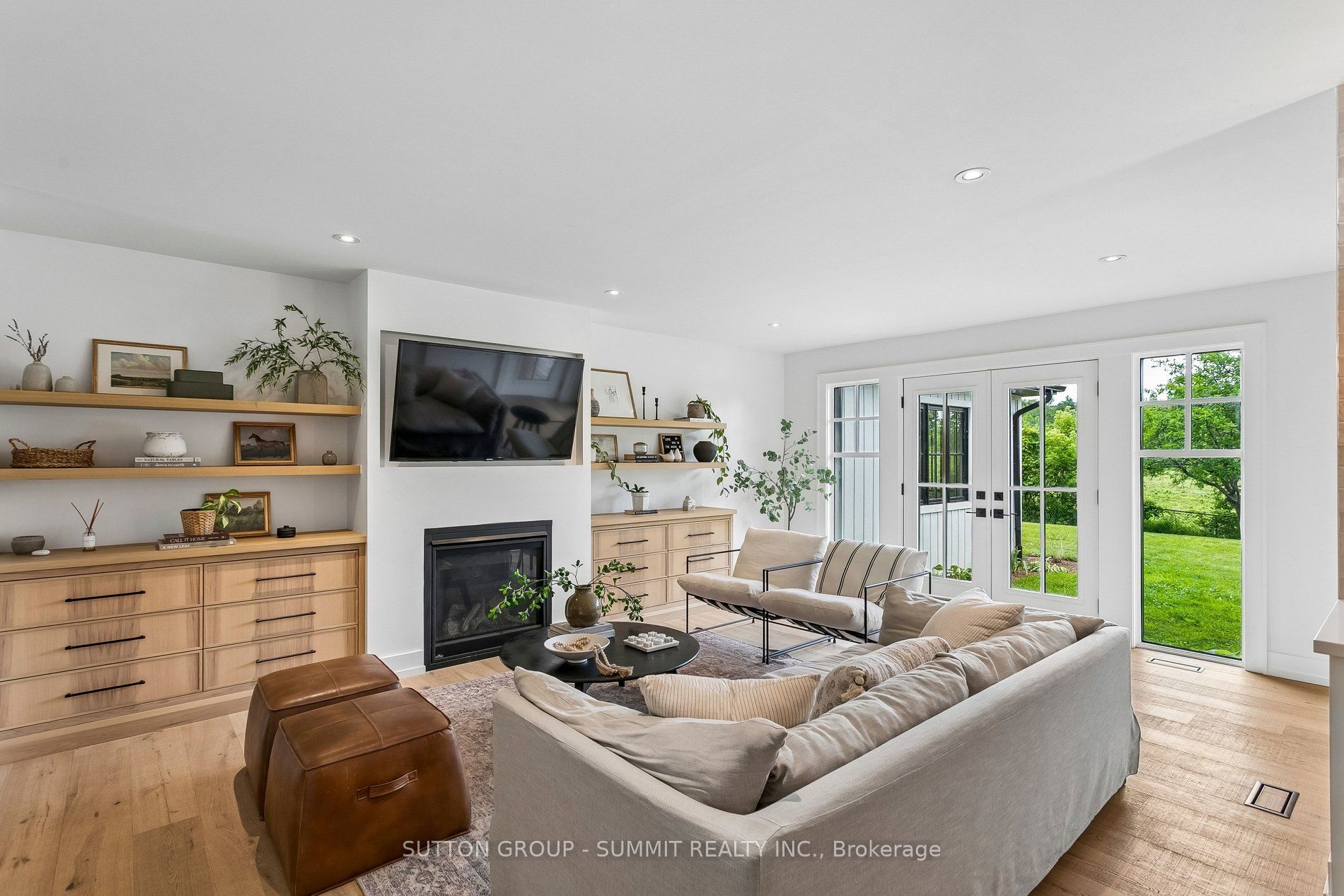 1315 Britannia Road Property Photo 10