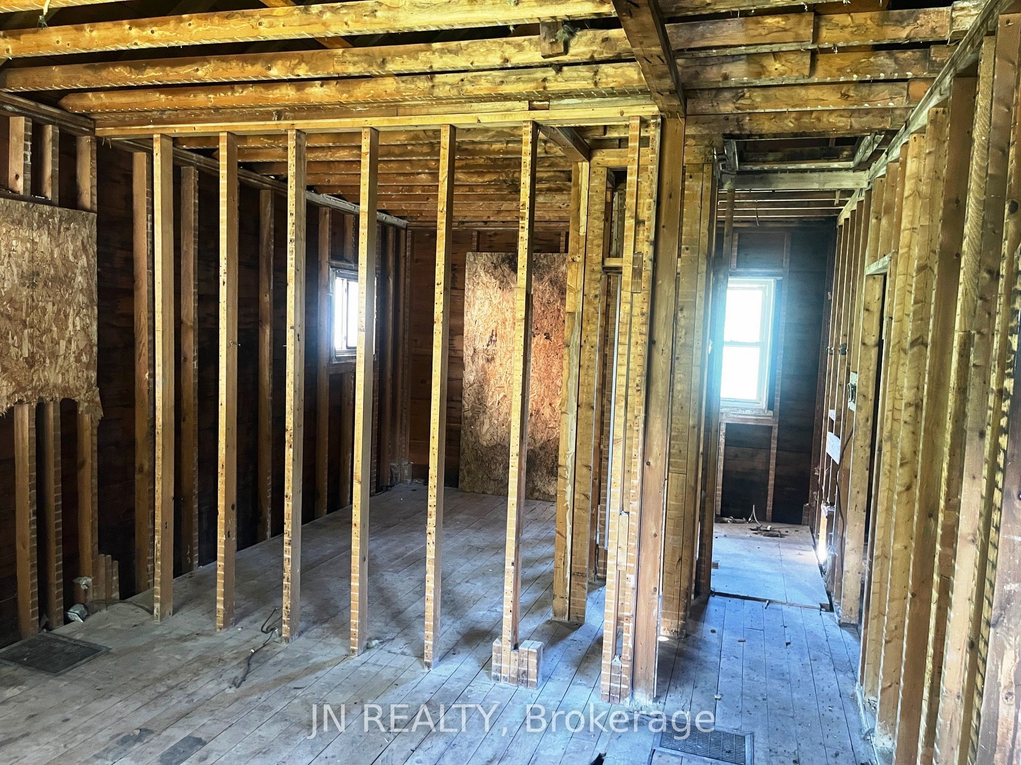 37 Rosedale Avenue W Property Photo 2