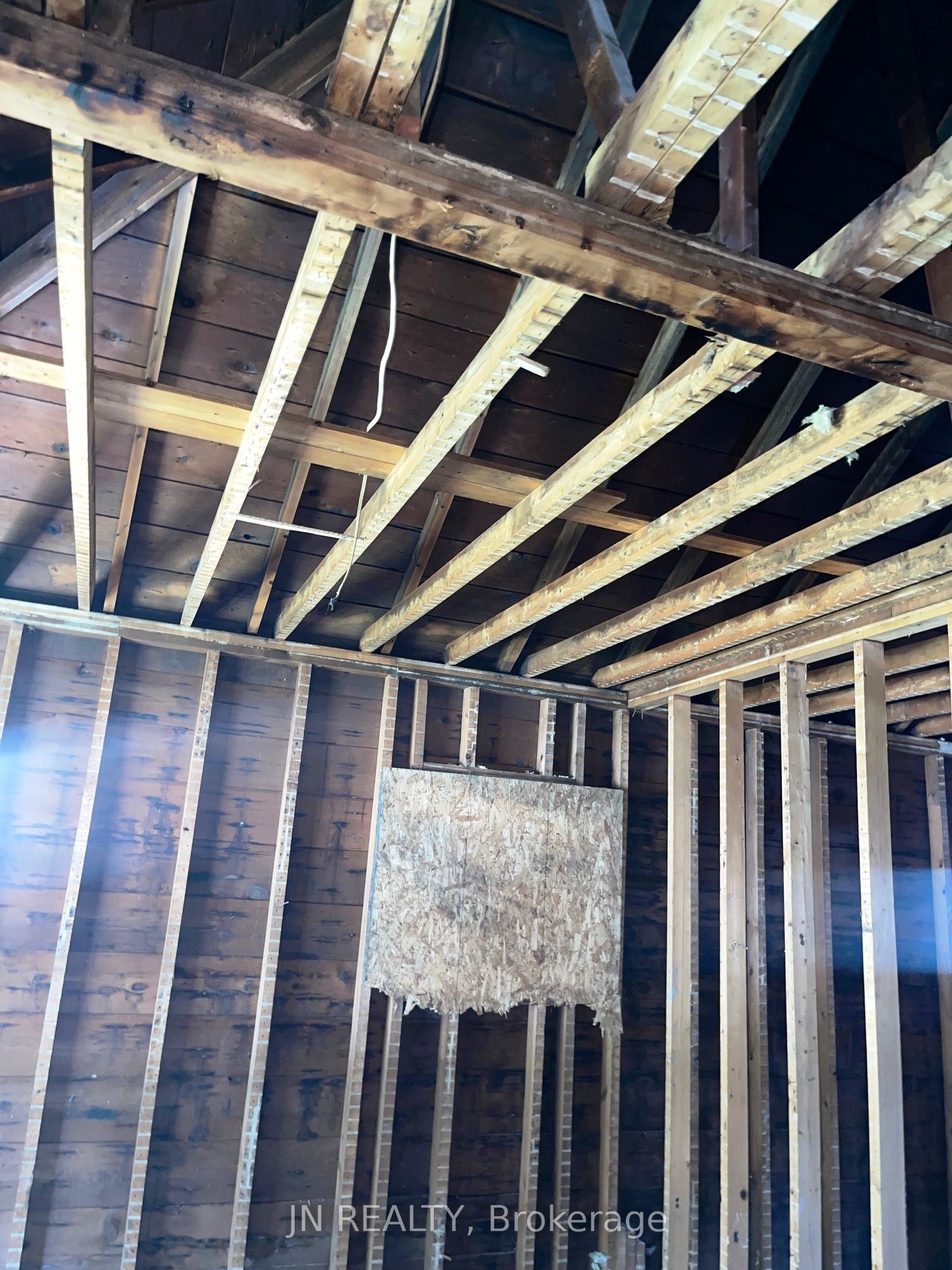 37 Rosedale Avenue W Property Photo 3