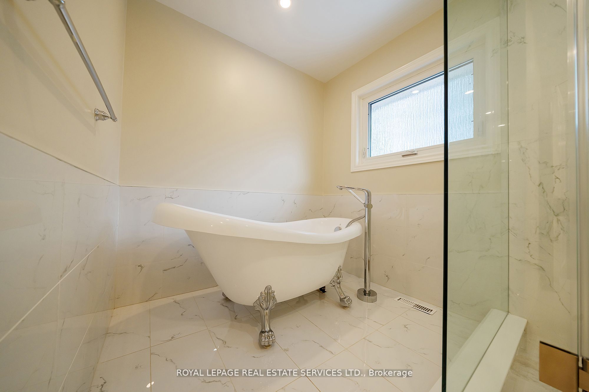 2300 Cheverie Street Upper Property Photo 19