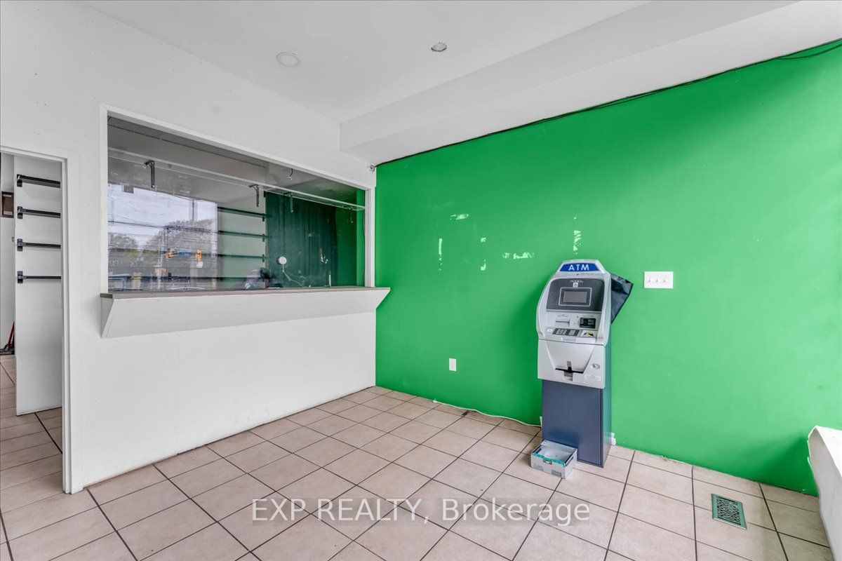 1792 Jane Street Property Photo 4