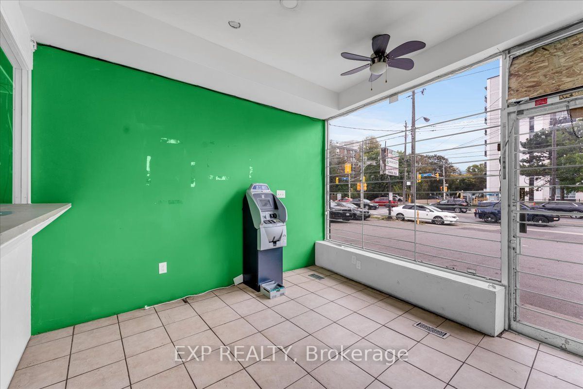 1792 Jane Street Property Photo 5