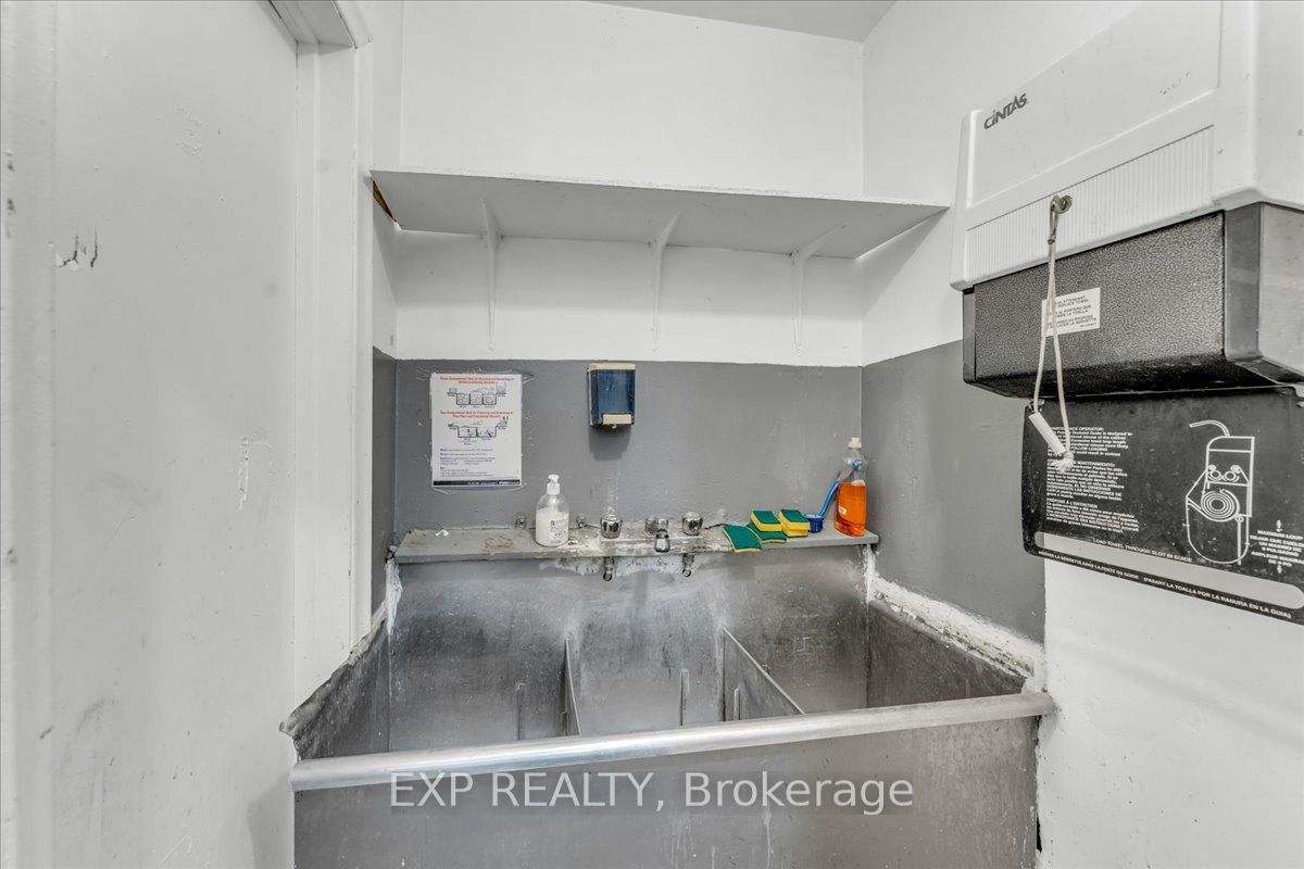 1792 Jane Street Property Photo 16