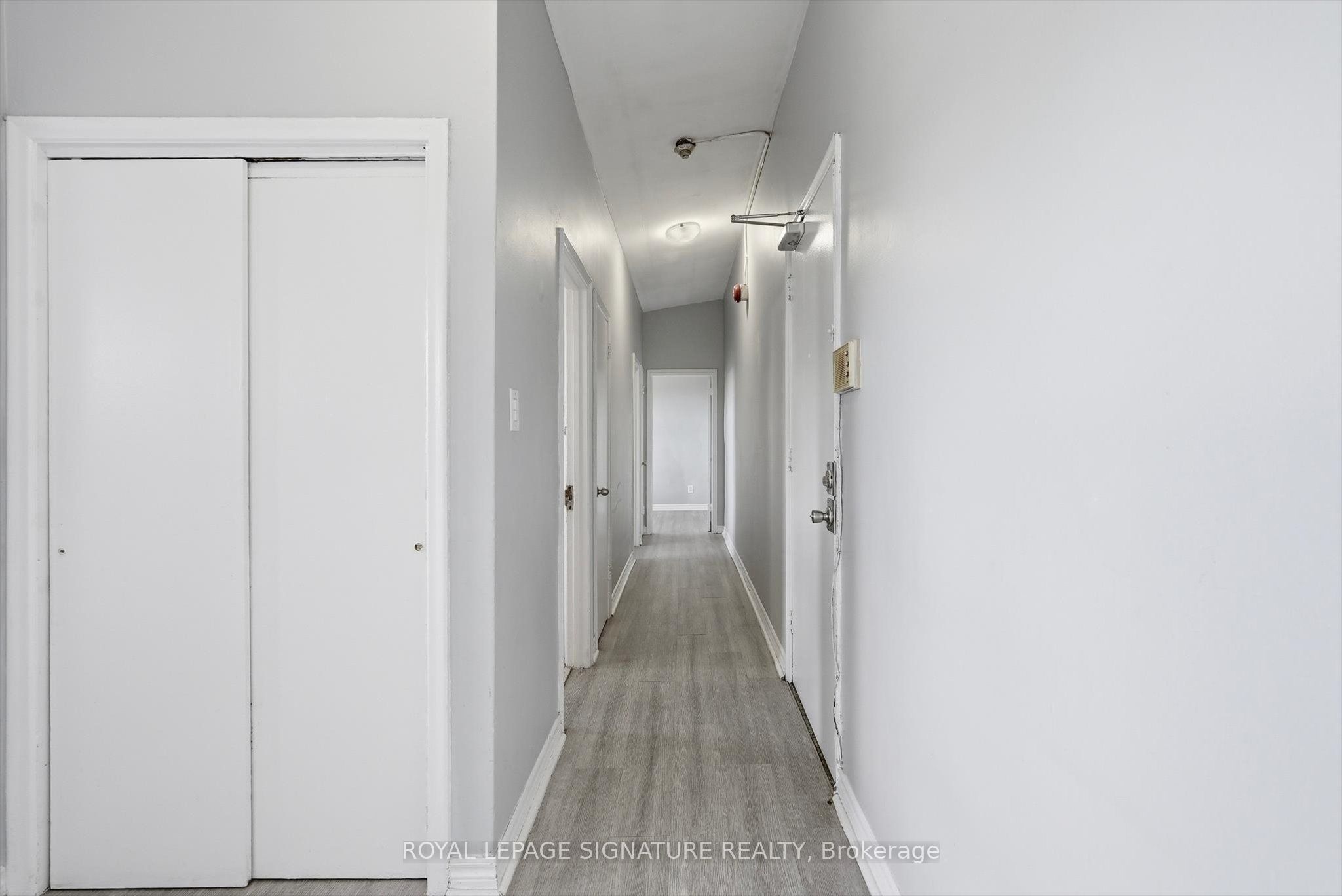 49 Cuffley Crescent S 301 Property Photo 3