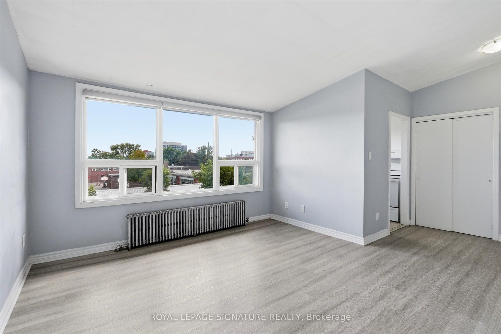 49 Cuffley Crescent S 301 Property Photo 5