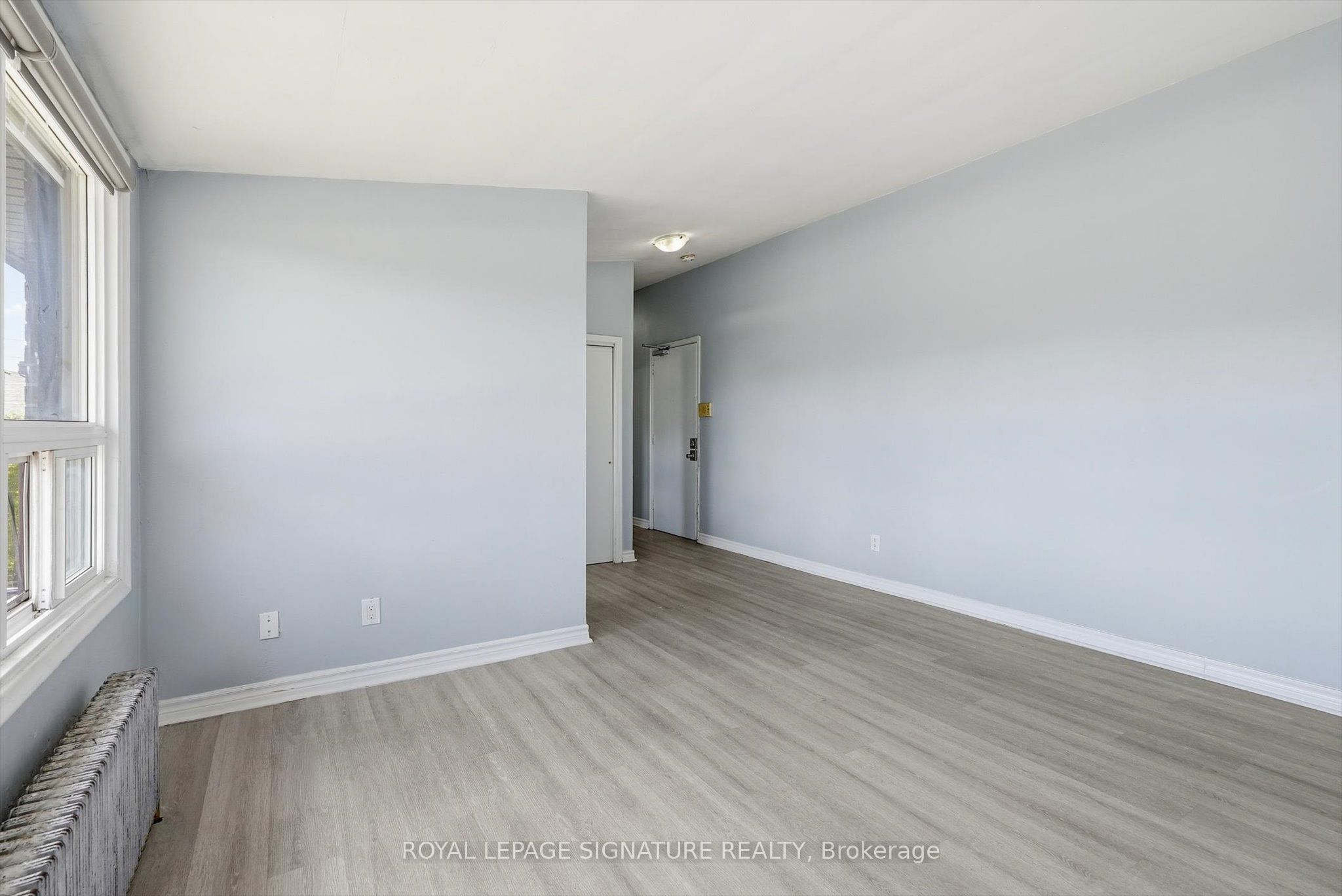 49 Cuffley Crescent S 301 Property Photo 6