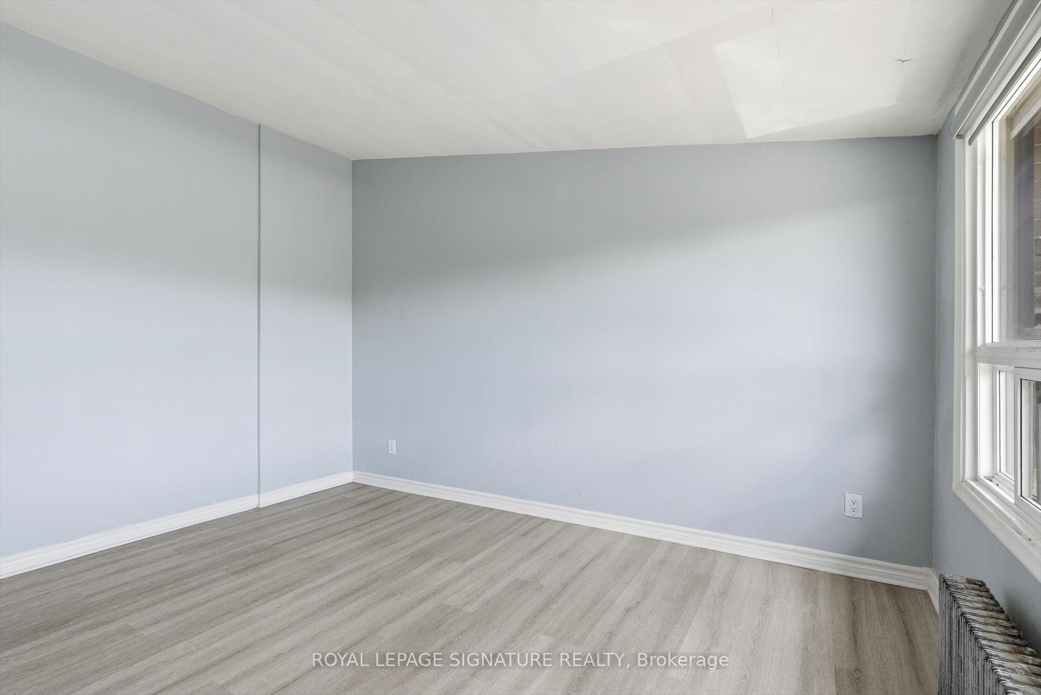 49 Cuffley Crescent S 301 Property Photo 7