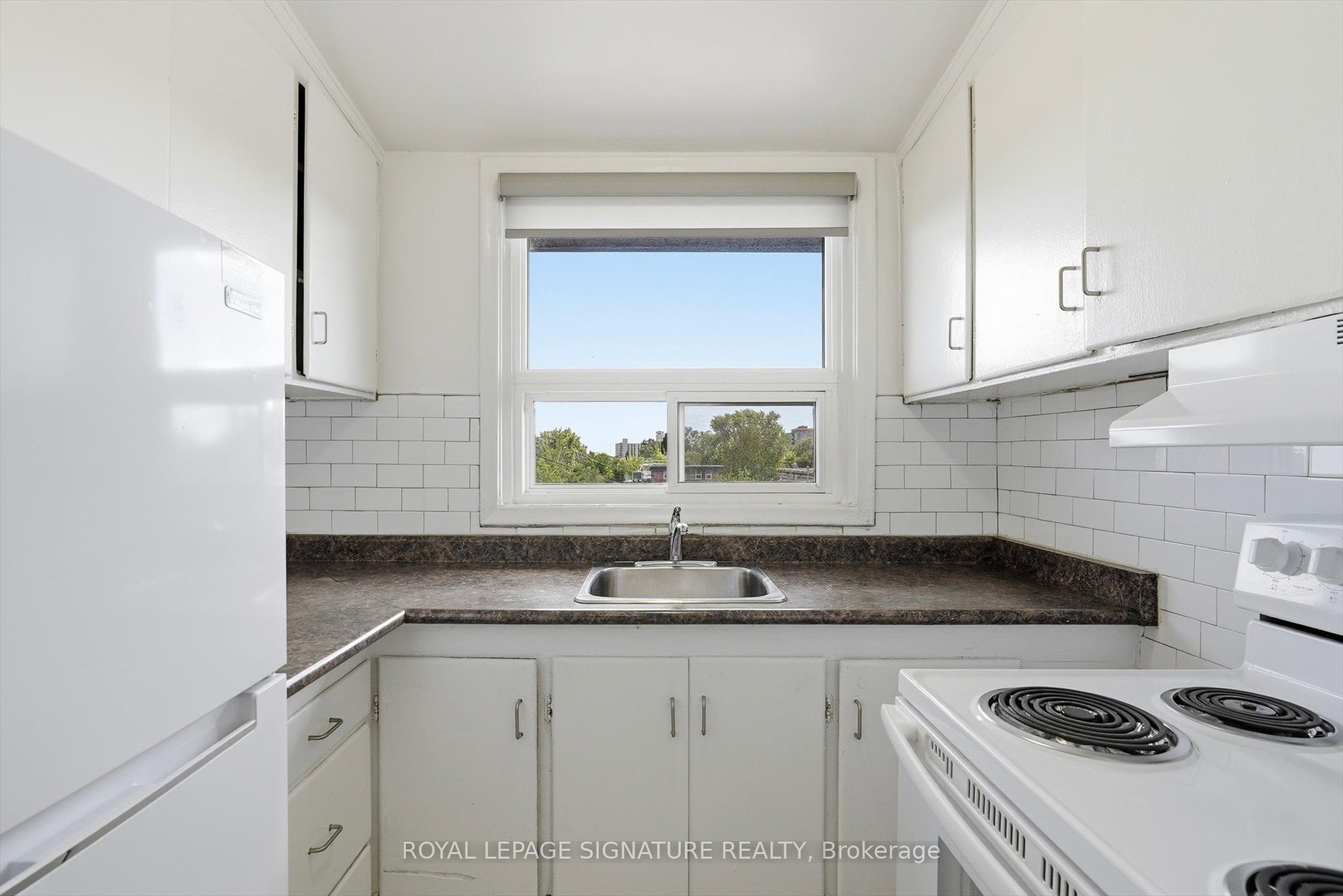 49 Cuffley Crescent S 301 Property Photo 9
