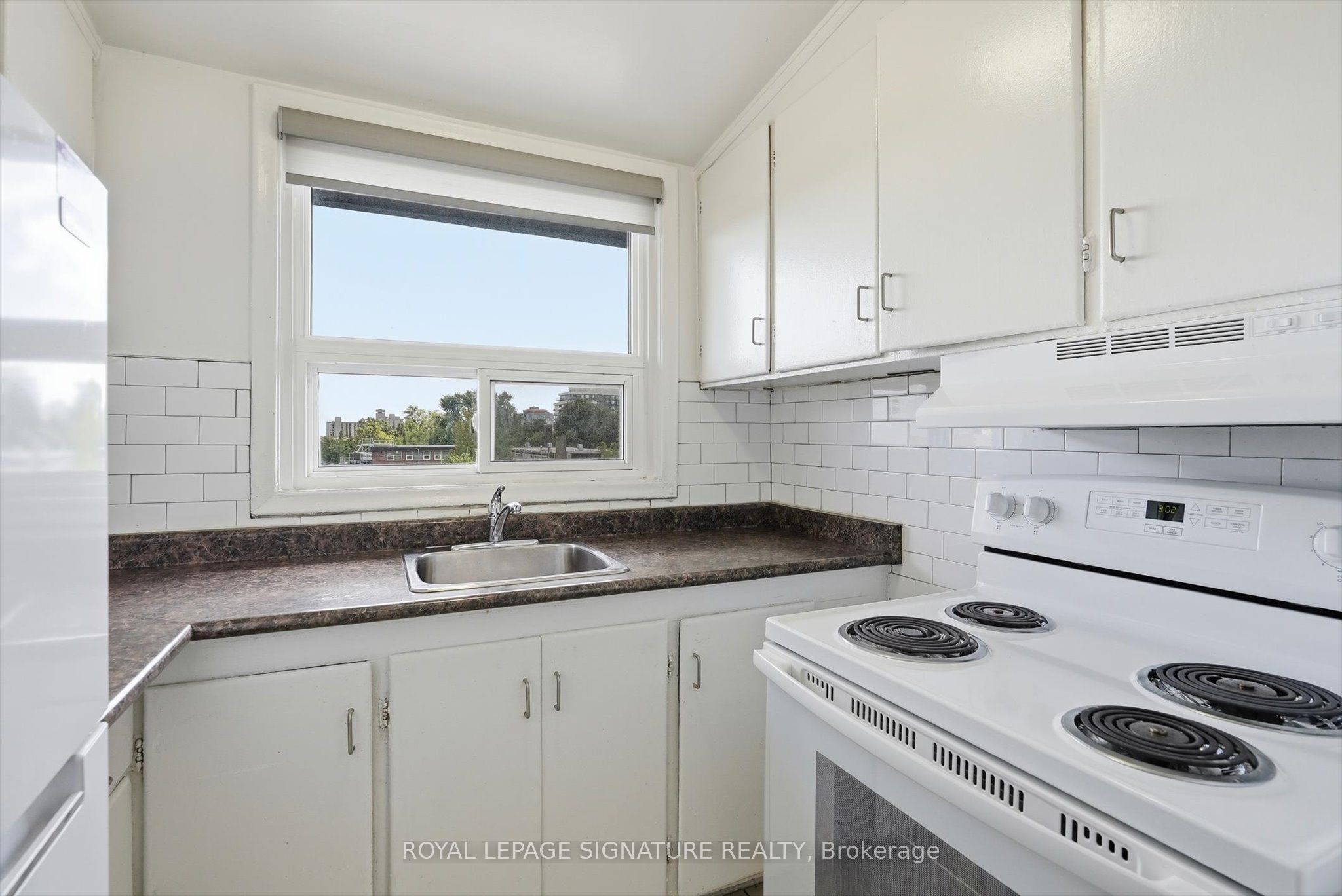 49 Cuffley Crescent S 301 Property Photo 10
