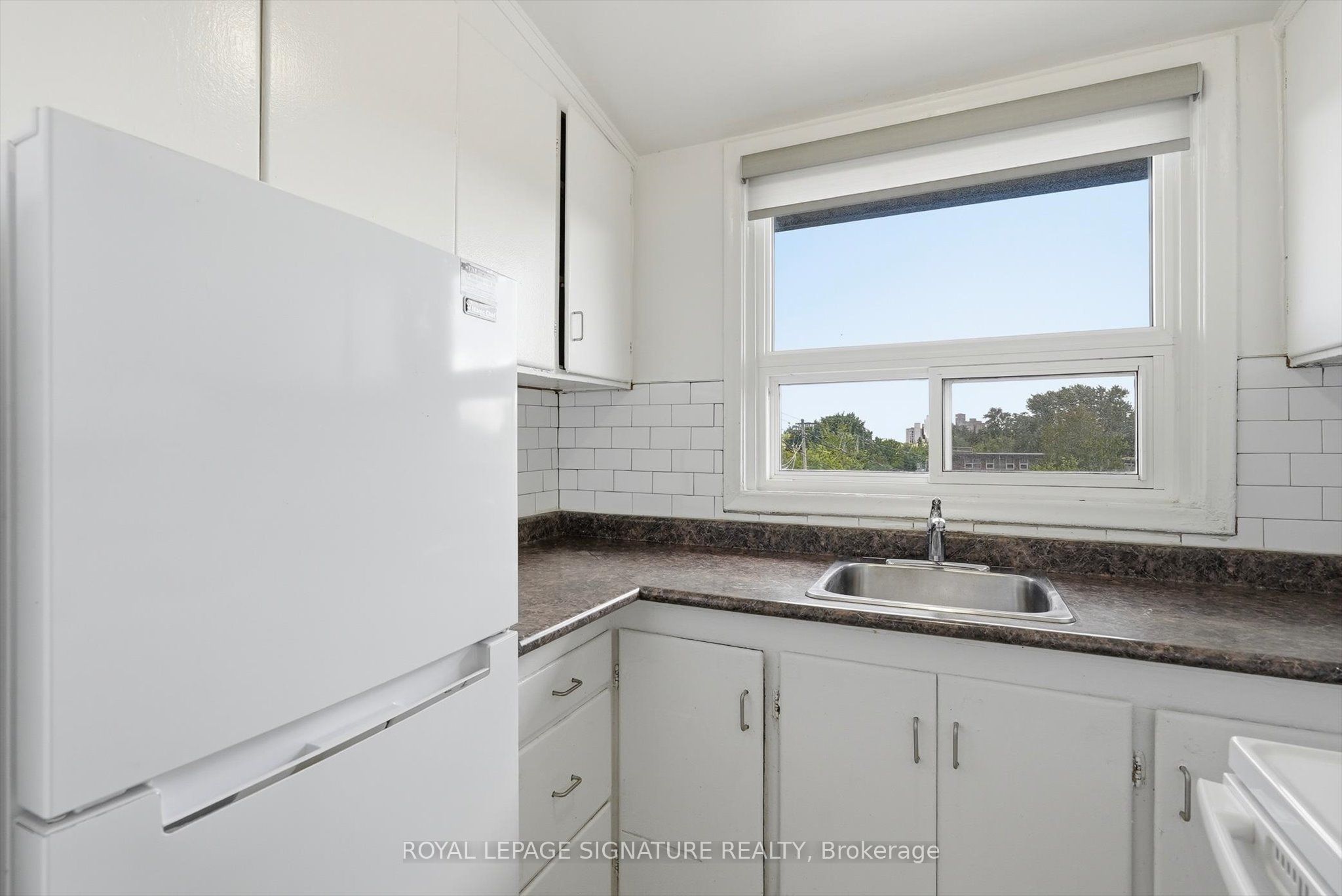 49 Cuffley Crescent S 301 Property Photo 11