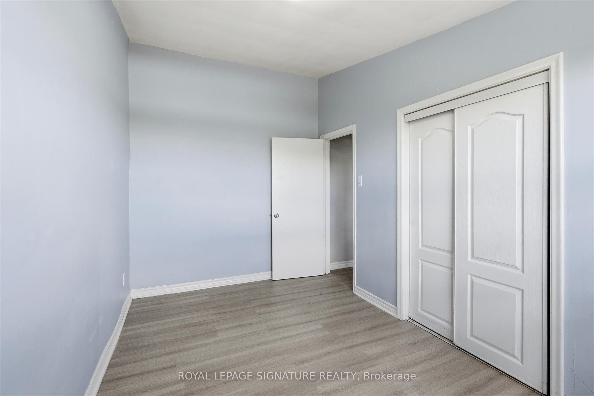 49 Cuffley Crescent S 301 Property Photo 14