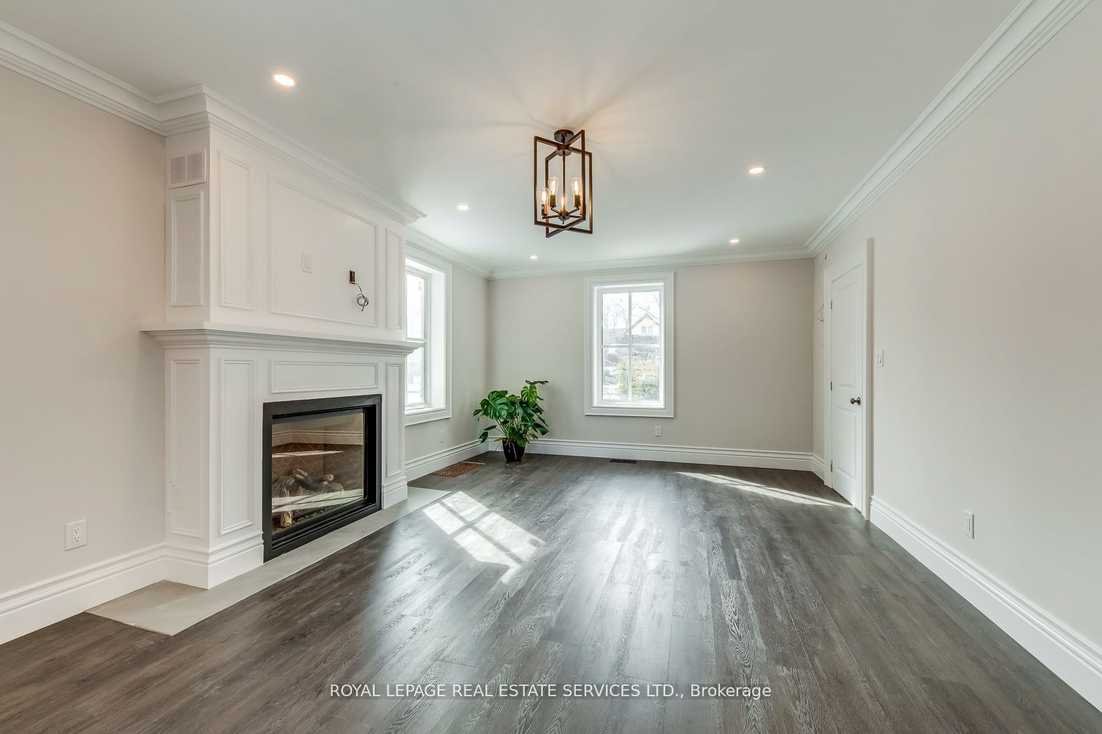 317 Queen Street S Property Photo 5