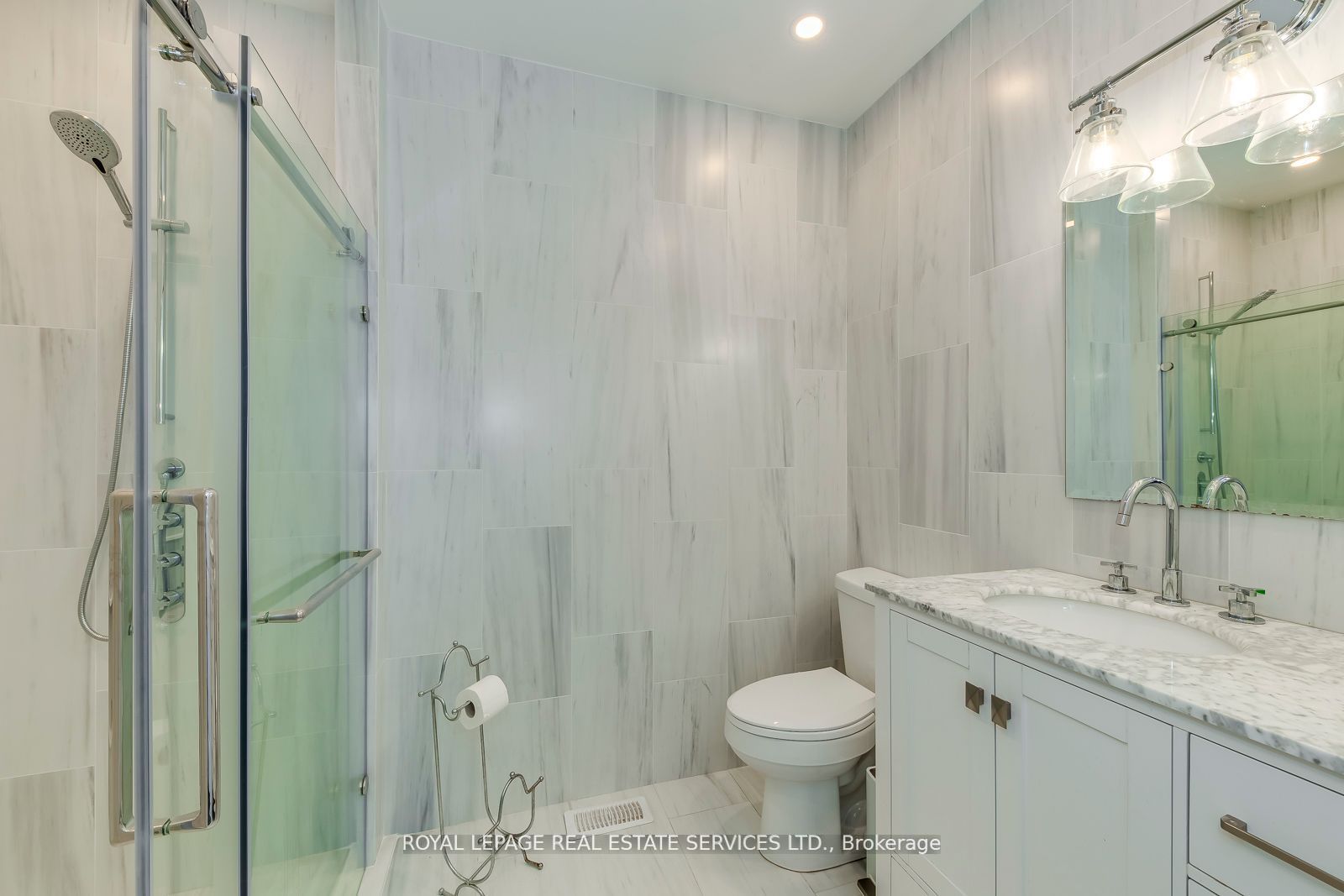 317 Queen Street S Property Photo 8