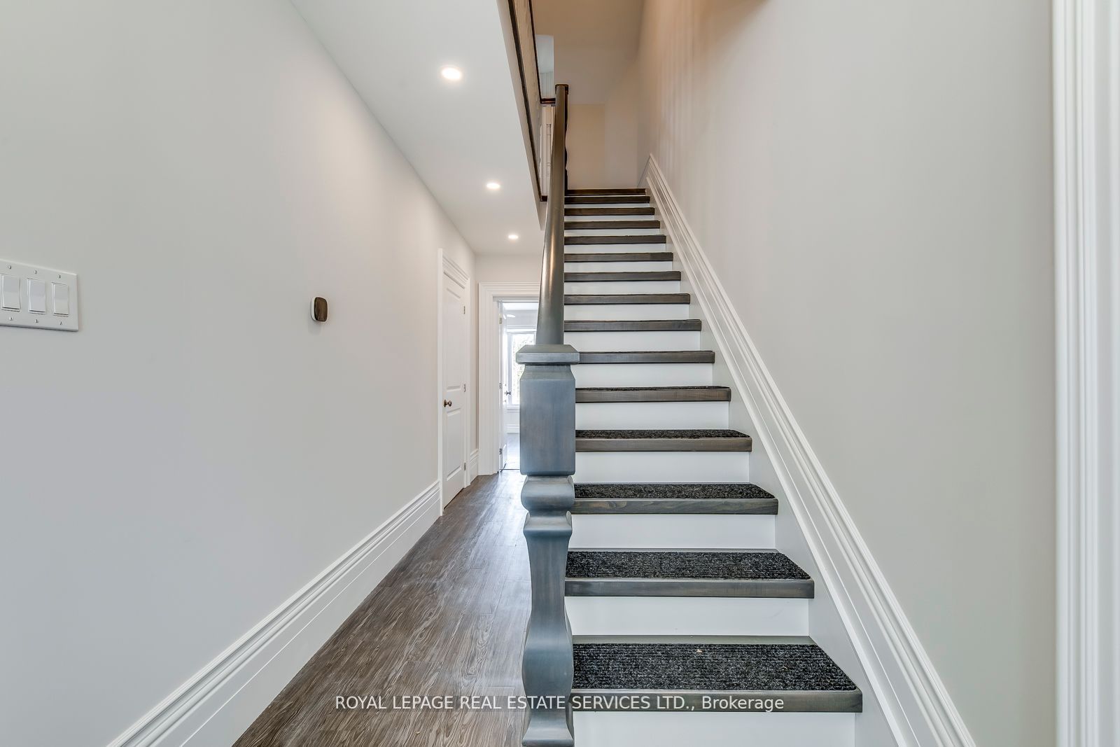 317 Queen Street S Property Photo 10