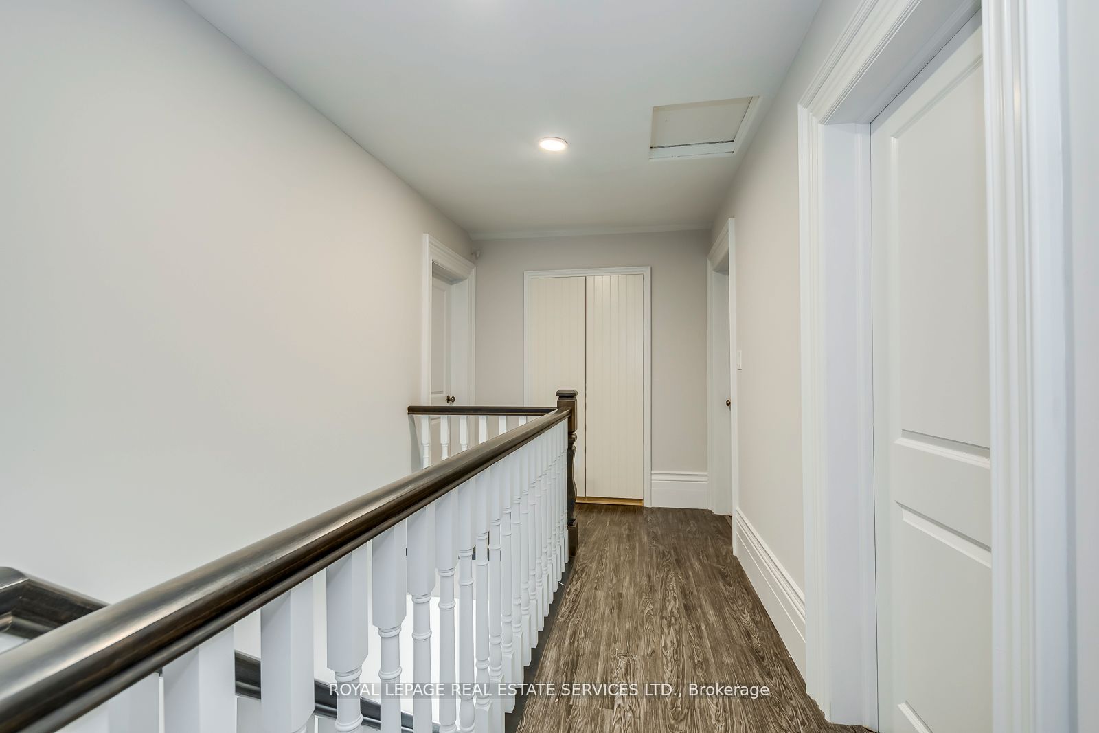 317 Queen Street S Property Photo 11