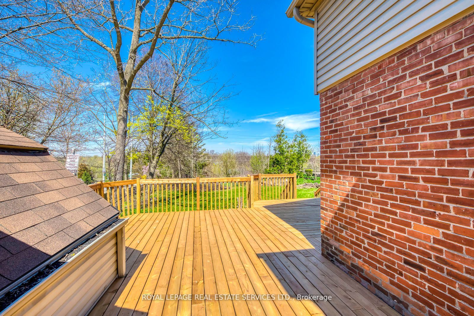 317 Queen Street S Property Photo 22
