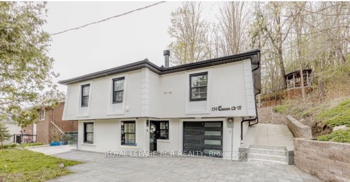 134 Queen Street N Property Photo 2