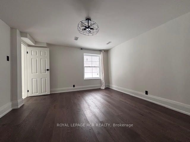 134 Queen Street N Property Photo 7