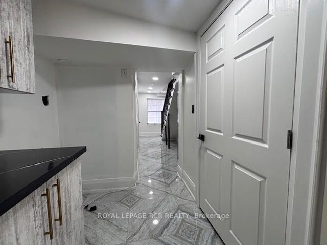 134 Queen Street N Property Photo 10