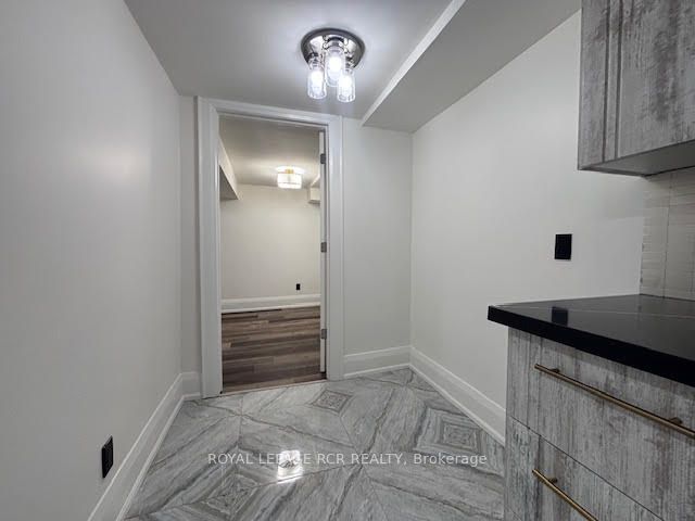 134 Queen Street N Property Photo 11