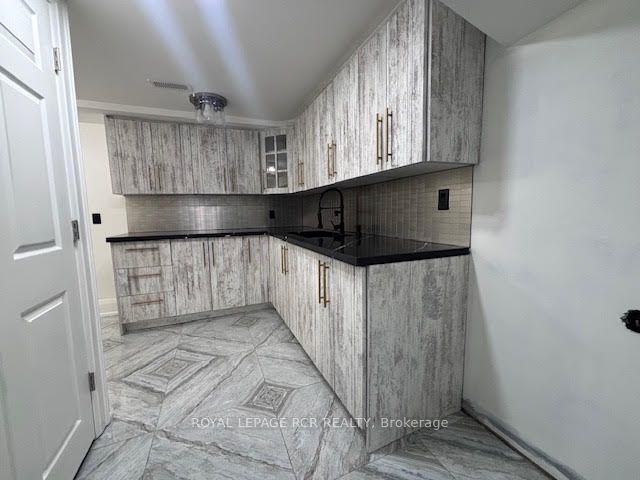 134 Queen Street N Property Photo 12