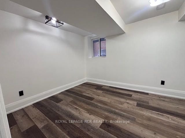 134 Queen Street N Property Photo 13