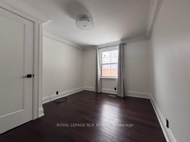 134 Queen Street N Property Photo 20