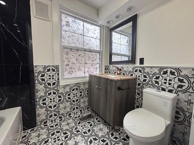 134 Queen Street N Property Photo 23