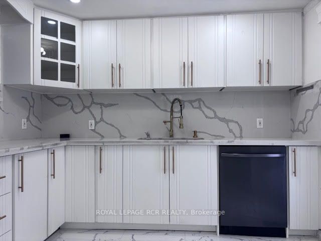 134 Queen Street N Property Photo 32