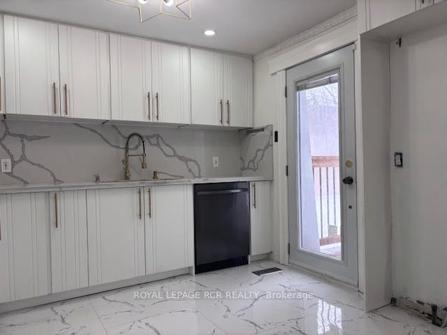 134 Queen Street N Property Photo 33