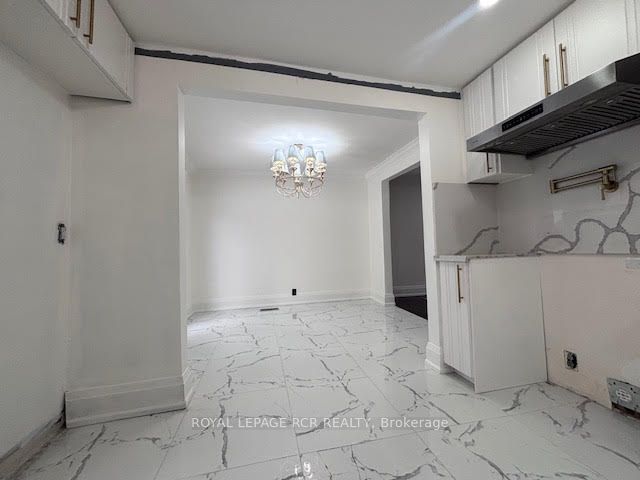 134 Queen Street N Property Photo 34