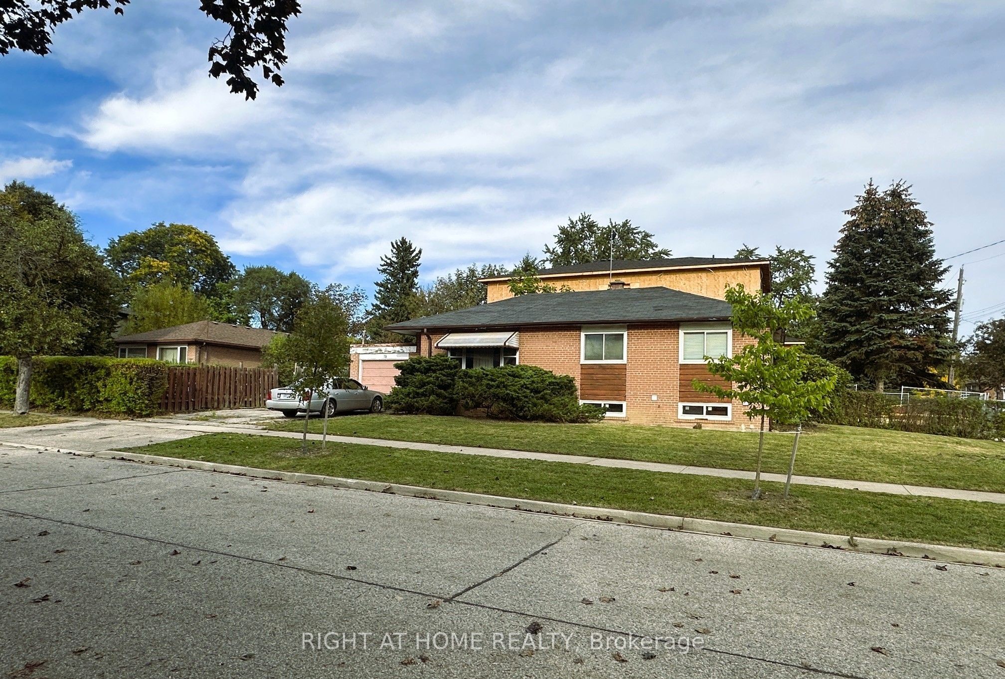 19 Upminster Crescent Property Photo 2