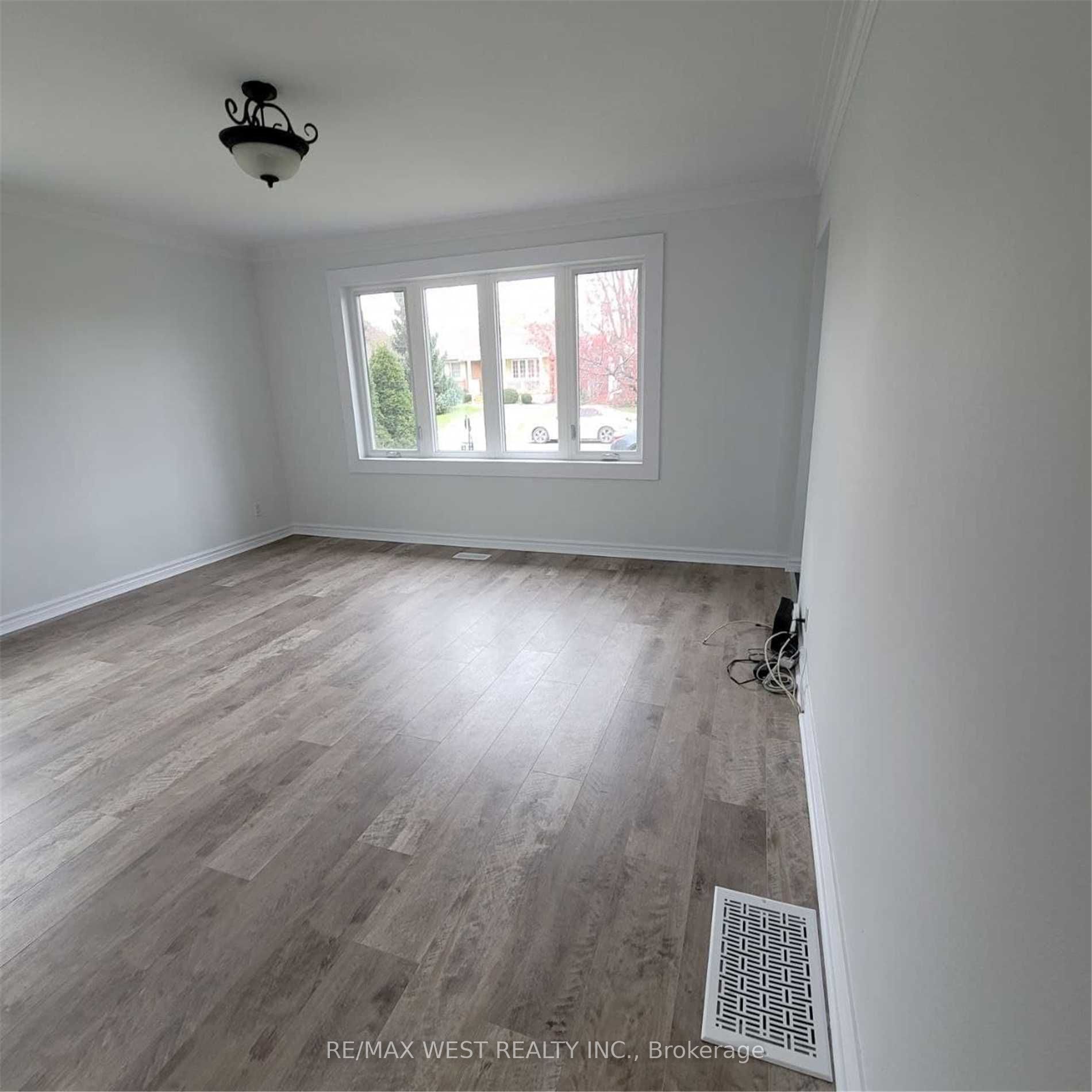 245 Kingsleigh Court Property Photo 2