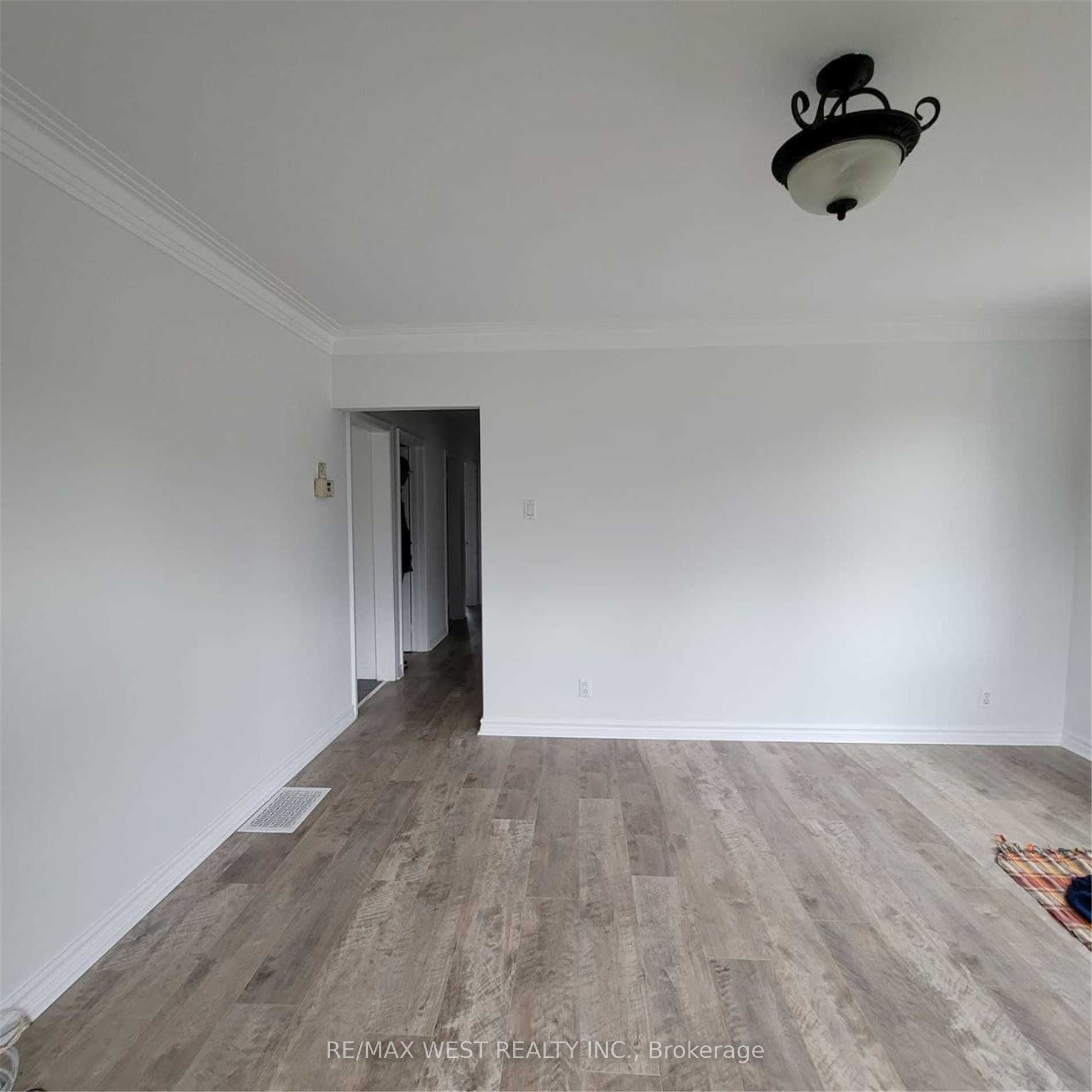 245 Kingsleigh Court Property Photo 4